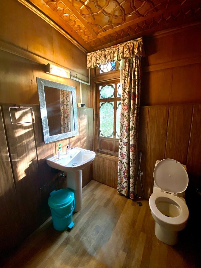 Green Paradise Houseboat - Centrally Heated Srīnagar Eksteriør bilde